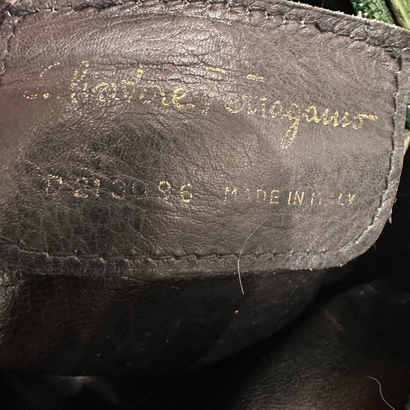 Salvatore Ferragamo Vintage Green Lizard-Embossed Vara Crossbody (1988–1992) - Picture 11 of 11